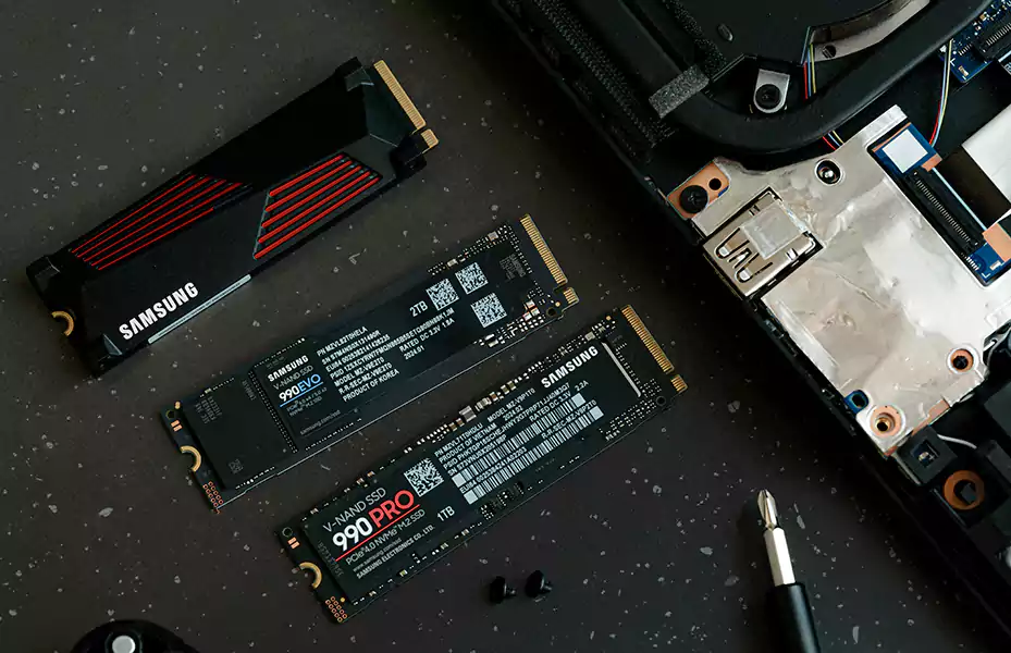 Why has DDR4 which was launched in 2012 still not been phased out by DDR5 in 2025?